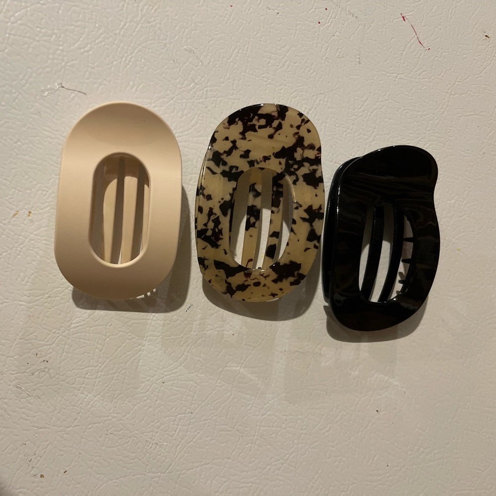 Hair Clips (cream, tortoise, and black).